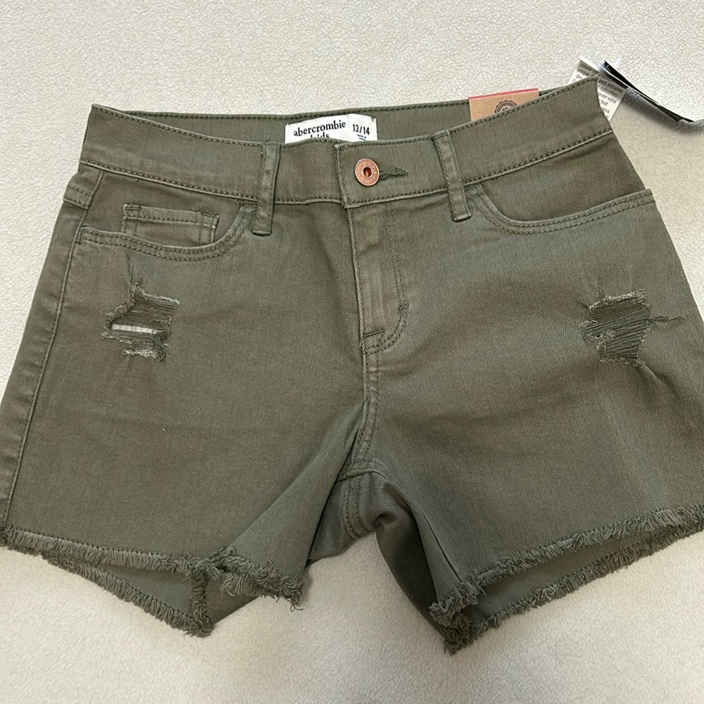 NWT Abercrombie Kids midi shorts. Size 13/14